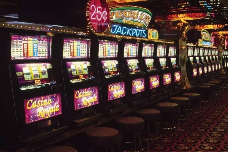 Tampilan dashboard multi-game dengan statistik akun